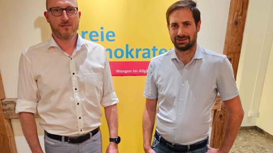 Sebastian Scherer (li.), Vorsitzender der FDP Württembergisches Allgäu und Stephan Bulmer als Stellvertreter.