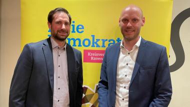 Stephan Bulmer (Wangen, Zweitkandidat der FDP für die Landtagswahl 2025, li.) und Daniel Derscheid, FDP-Landtagskandidat für den Wahlkreis 68 Wangen-Illertal bei der Landtagswahl Baden-Württemberg 2025.